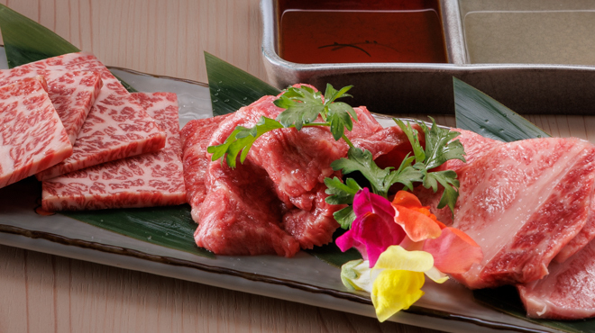 知多牛焼肉と馬肉 虹 - メイン写真:カルビ・ロース・イチボ