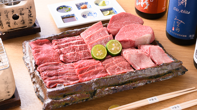 焼肉三日月 - メイン写真:厳選された質の良い黒毛和牛、ホルモン、希少部位