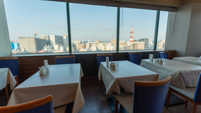 雪園 - メイン写真:ホールテーブル