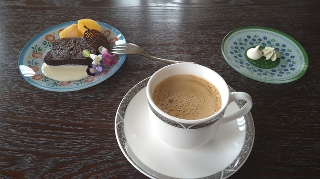 レストラン エリス - 料理写真:ガトーショコラ＆コーヒー