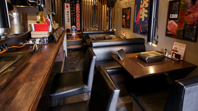 焼肉くろちゃん - メイン写真:店内