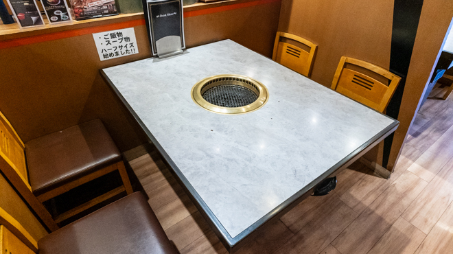 白頭山 - メイン写真:テーブル席（1F）