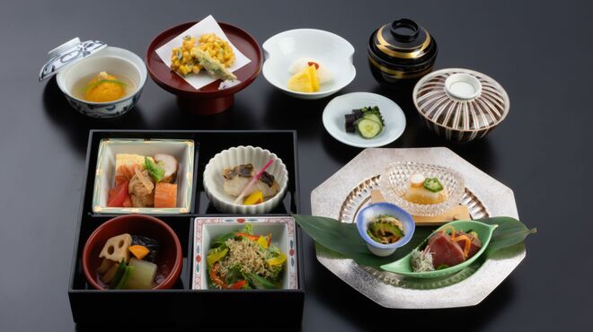 日本料理「弁慶」 - 料理写真:平日限定 松花堂「しおり」
