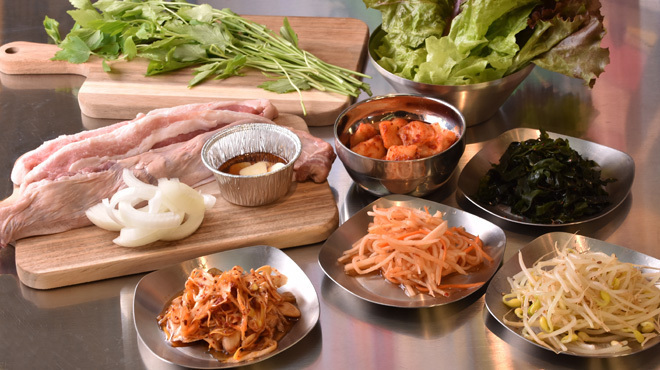 シガン 生サムギョプサル専門店 - メイン写真:ナムル等