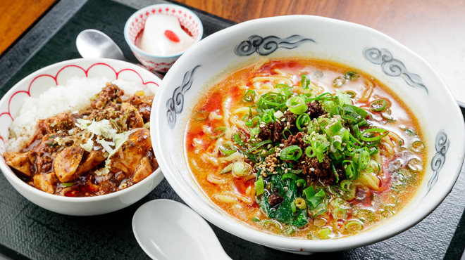 黒龍天神樓 - メイン写真:ランチタイムメニュー 大人気セット、担々麺+油かす入り麻婆豆腐丼+杏仁豆腐