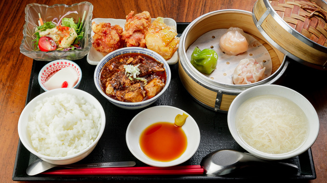 黒龍天神樓 - メイン写真:ランチタイムメニュー 豪華Dragonランチ、色々入ってボリューム満点