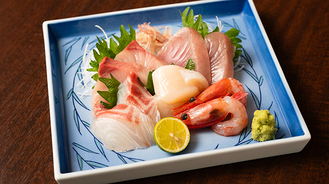 季節料理 湧 - メイン写真:お刺身盛り合わせ