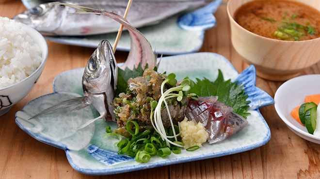 ラブラヌードル - メイン写真:アジ刺身定食