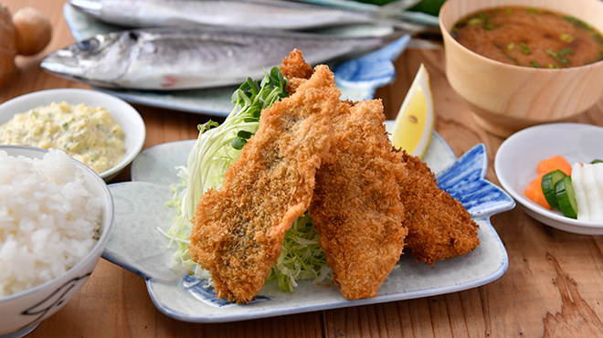 ラブラヌードル - メイン写真:アジフライ定食