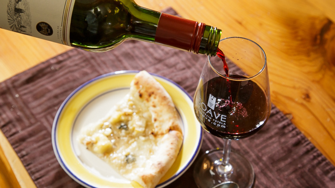 Tenerezza - メイン写真:ワインをいれてます。