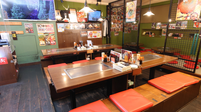 ちんちくりん - メイン写真:テーブル席