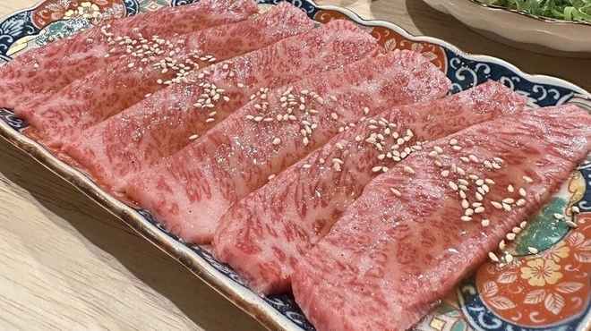 炭火焼肉しんちゃん - メイン写真:
