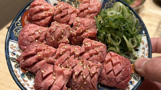 炭火焼肉しんちゃん - メイン写真:
