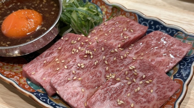 炭火焼肉しんちゃん - メイン写真: