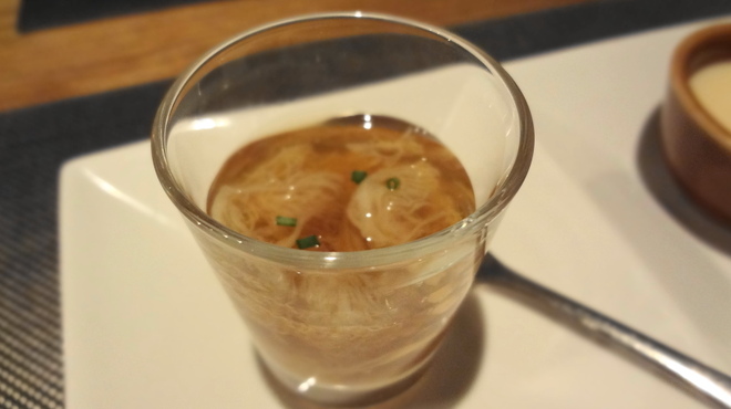 楽の蔵　レストランChez tomo. - 料理写真:アミューズは4品ついてきます。これは山伏茸のゼリー寄せ