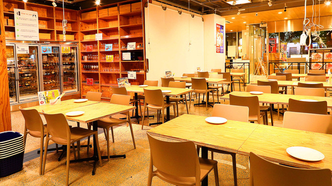 鍋と牡蠣と寿司 痛風屋バル - メイン写真: