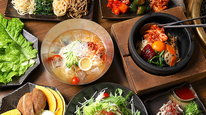 炭火焼肉 笑門来福 - メイン写真:一品の集合