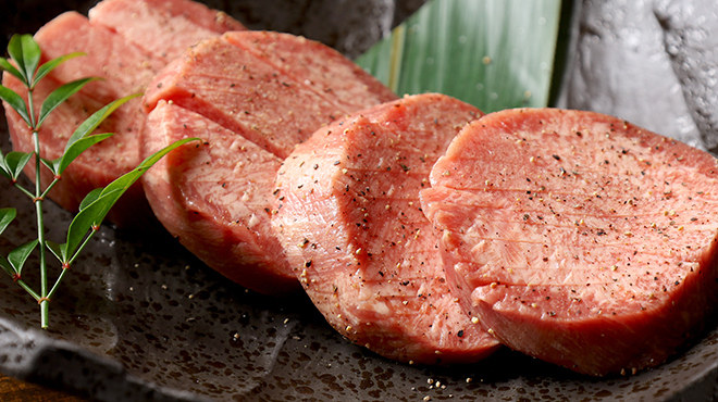 炭火焼肉 笑門来福 - メイン写真:厚切り上塩たん