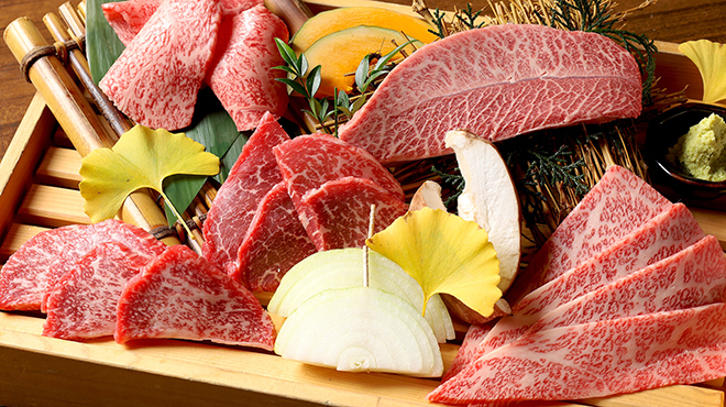 炭火焼肉 笑門来福 - メイン写真:特選上五種盛り合わせ