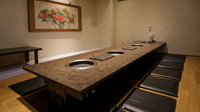 大邱家 - メイン写真:3F座敷テーブル14名掛け（掘りごたつ）。全30席御利用可能。