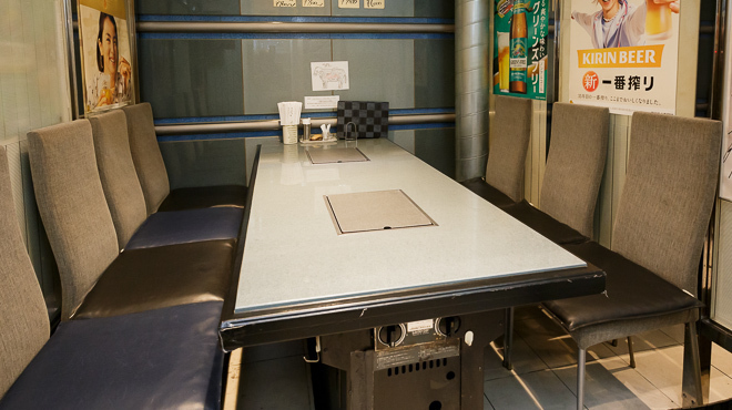 大邱家 - メイン写真:1Fガラス張り半個室　7名掛け