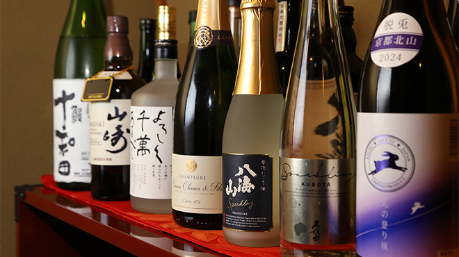 鰻 十和田 - ドリンク写真:日本酒や焼酎、シャンパン、ワインなどお酒も各種取り揃えております。