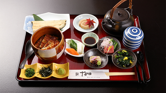 鰻 十和田 - メイン写真:平日ランチ限定のお得な御膳。うなぎの蒲焼も白焼も、ちょっとずつ召し上がりたい方にもオススメ。