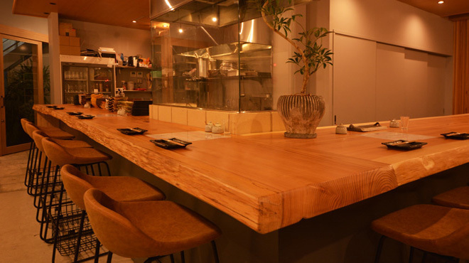 焼鳥 あらい - メイン写真:カウンター席