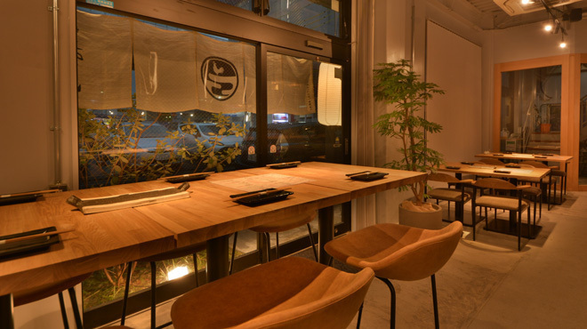 焼鳥 あらい - メイン写真:テーブル席