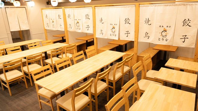 焼鳥 餃子 とり金 - メイン写真:内観 全景