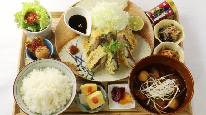 オサカナ喫茶イエローテイル - メイン写真: