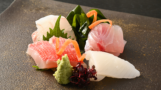 三好 - メイン写真:刺身盛り合わせ
