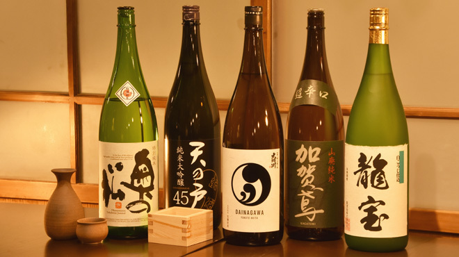 石臼挽きそば みや川 - メイン写真:日本酒集合