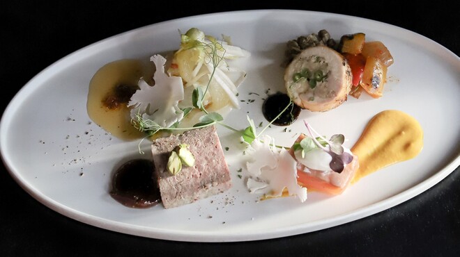 ポワン・エ・リーニュ - メイン写真: