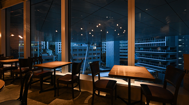 flour+water - メイン写真:夜景を楽しみながらお食事していただけます