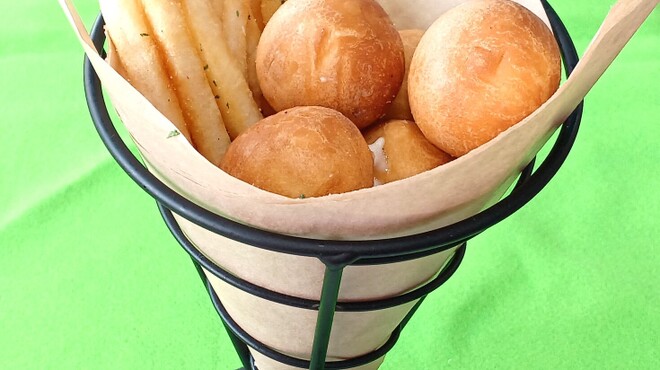 POP ART GALLERY & CAFE - メイン写真: