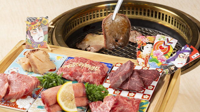 焼肉 すご六 - メイン写真:すご六盛焼いているところ