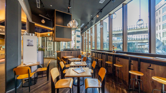 横浜ベイブルーイング - メイン写真:店内全体