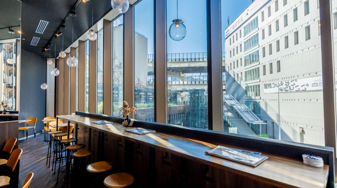 横浜ベイブルーイング - メイン写真:カウンター窓側