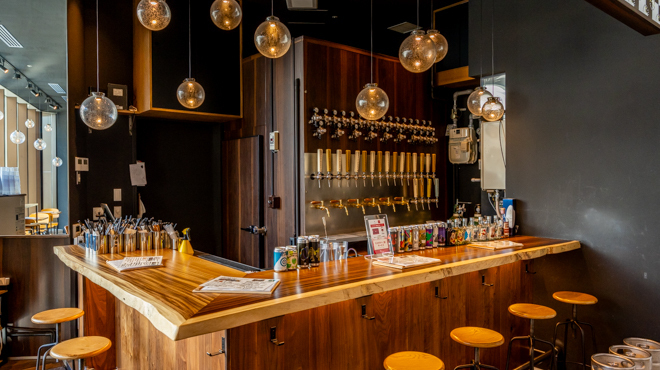 横浜ベイブルーイング - メイン写真:カウンターサーバー前