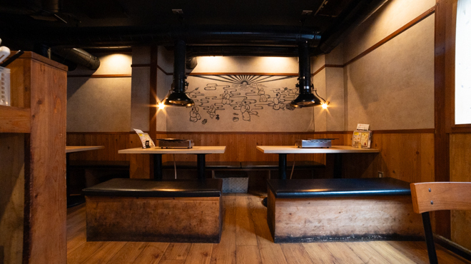 牛の助 肉之進 タンジロウ - メイン写真:テーブル席