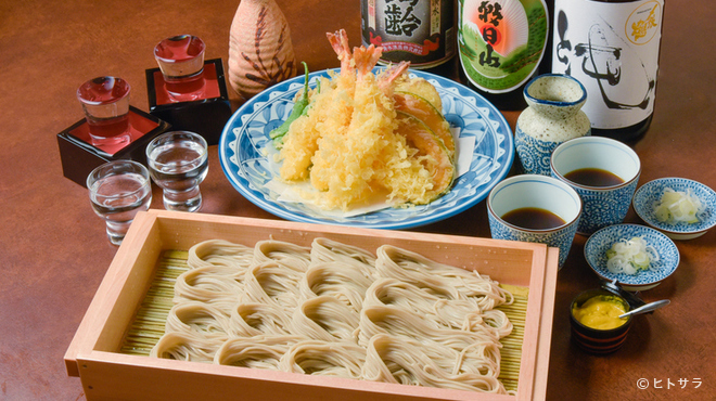 桂屋 - 料理写真:日本酒と一緒に味わいたい『天麩羅盛合せ』と『越後へぎそば』（写真は2人前・お酒は別注文）