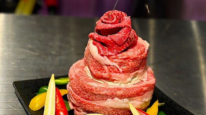 和牛焼肉ブラックホール - 料理写真:バースデーには肉ケーキ【前日迄の予約】