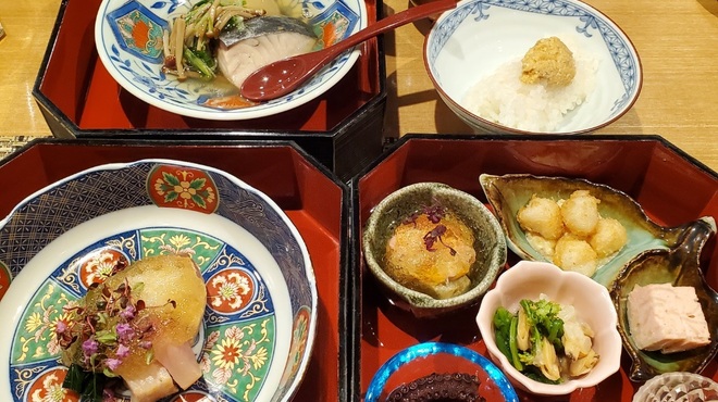 輪久 - 料理写真:三段重