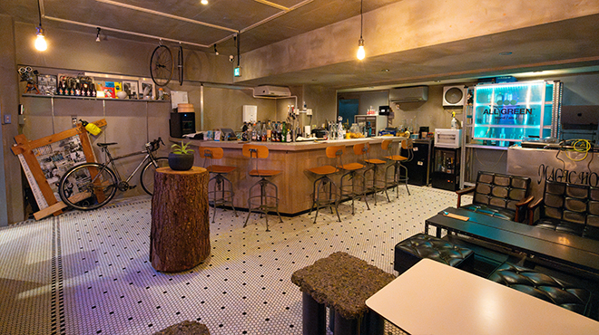 ALL GREEN island/alley - メイン写真:NYのストリートカルチャーあふれる店内