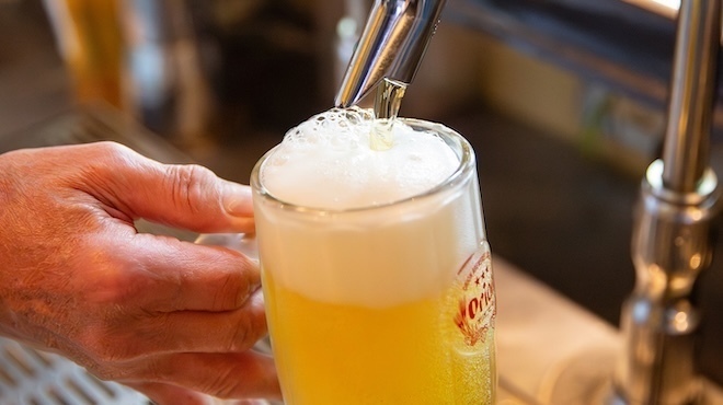 なんちち食堂 - メイン写真:ザーバーから注ぐ生ビール