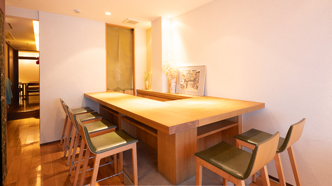 広尾はしづめ - 内観写真:カウンター