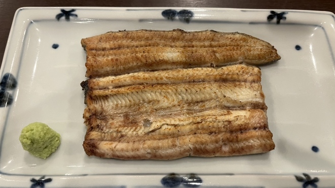 割烹 蒲焼 大沼 - 料理写真:白焼き中３４７０円。見た目よりもボリュームがあり、大満足です（╹◡╹）