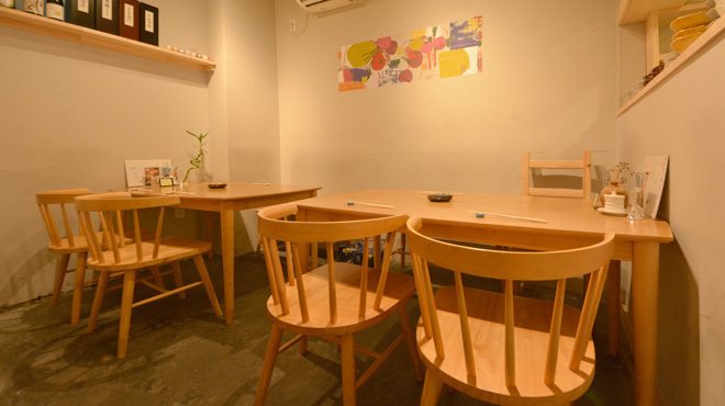 おばんざい割烹 巡る - メイン写真:一階テーブル