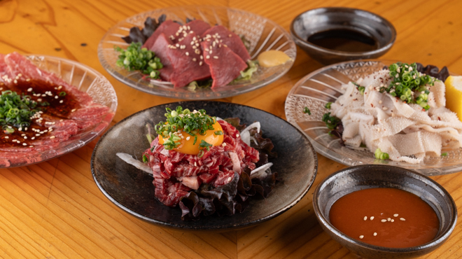 炭火焼肉 筵 - メイン写真:生物4種